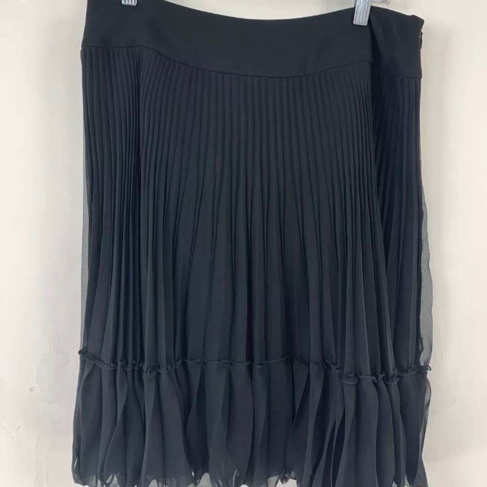 Akris Switzerland quality , new without tag skirt , gorgeous . Size 10